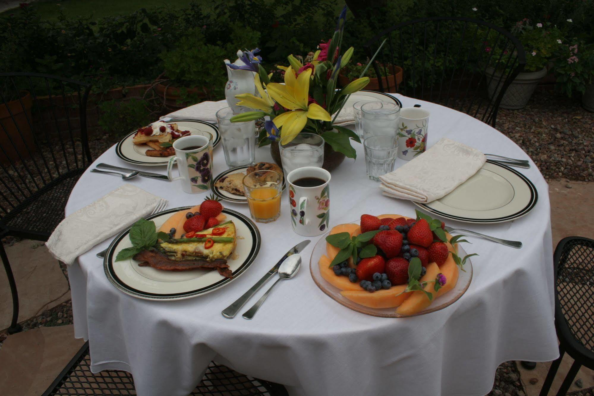Mon Ami Bed And Breakfast Tucson Exterior foto
